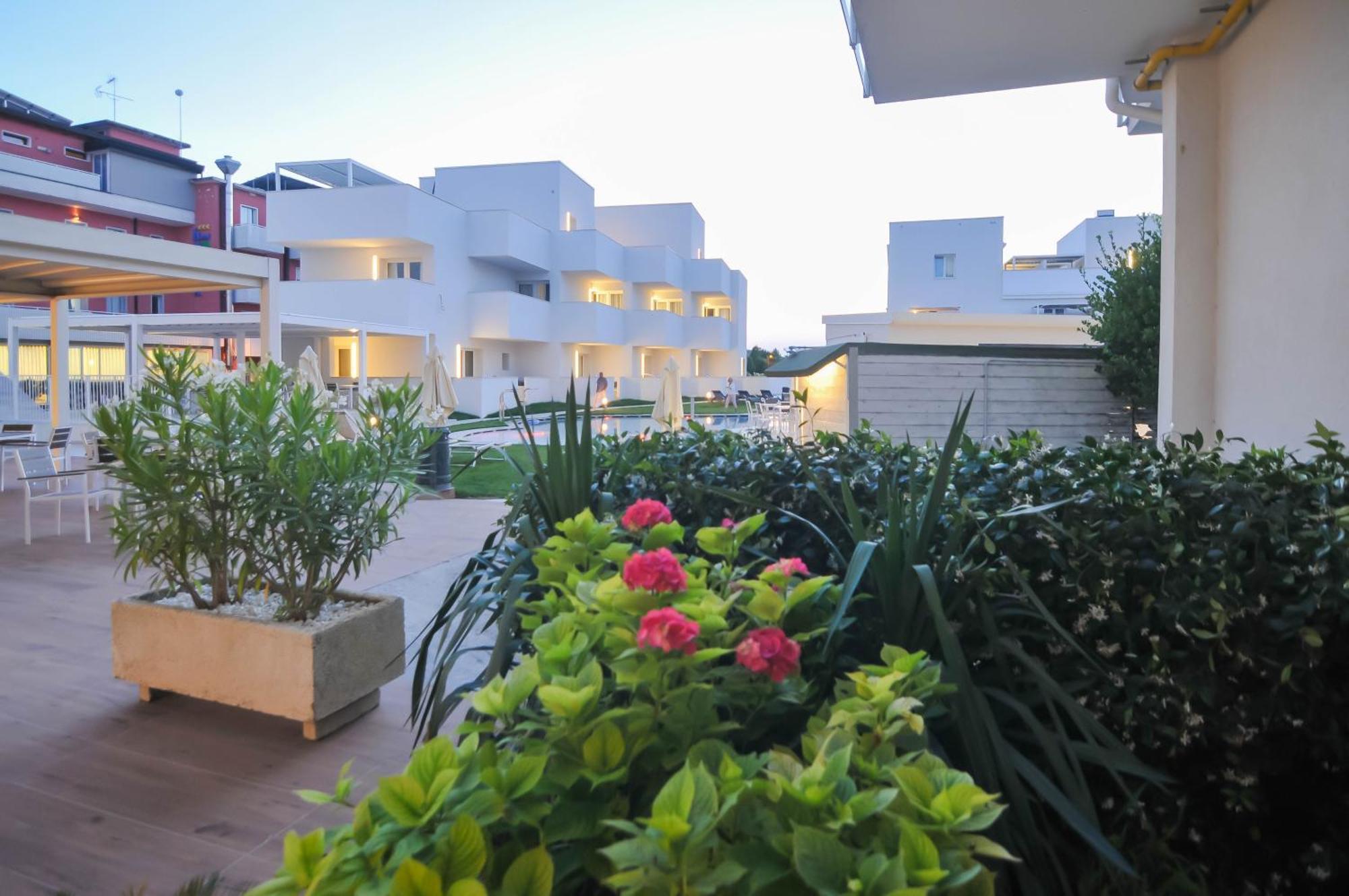 Marina Palace Hotel 4 Stelle S كاوْرلي المظهر الخارجي الصورة